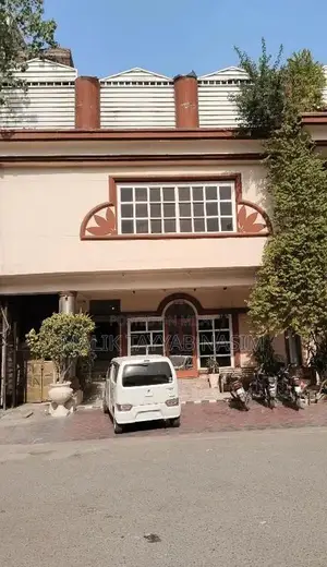 Photo - Commercial building Gulshan-E-Ravi
